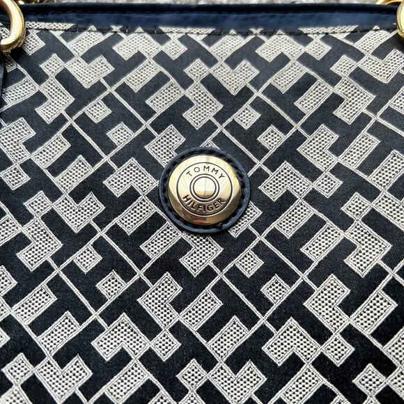 Tommy Hilfiger Signature "TH" Logo Black & Tan Large Canvas Purse 2019 - Picture 3 of 16